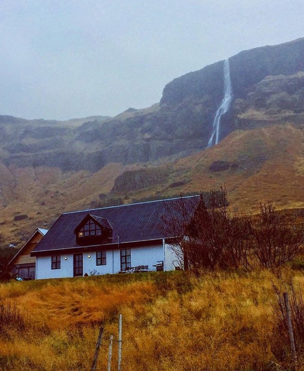 Lonely house. The only one for 100 km near the waterfall. - My, , Reykjavik, , House, Iceland