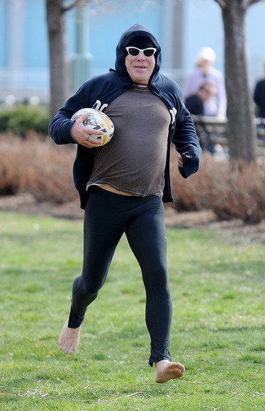 Mickey Rourke fun running through the grass - Tablets, Mickey Rourke, Barefoot, Ball, Melon