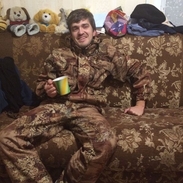 Здесь должна быть шутка про камуфляж для диванных войск... Но это просто мой друг-геолог заехал ко мне перед полевыми)