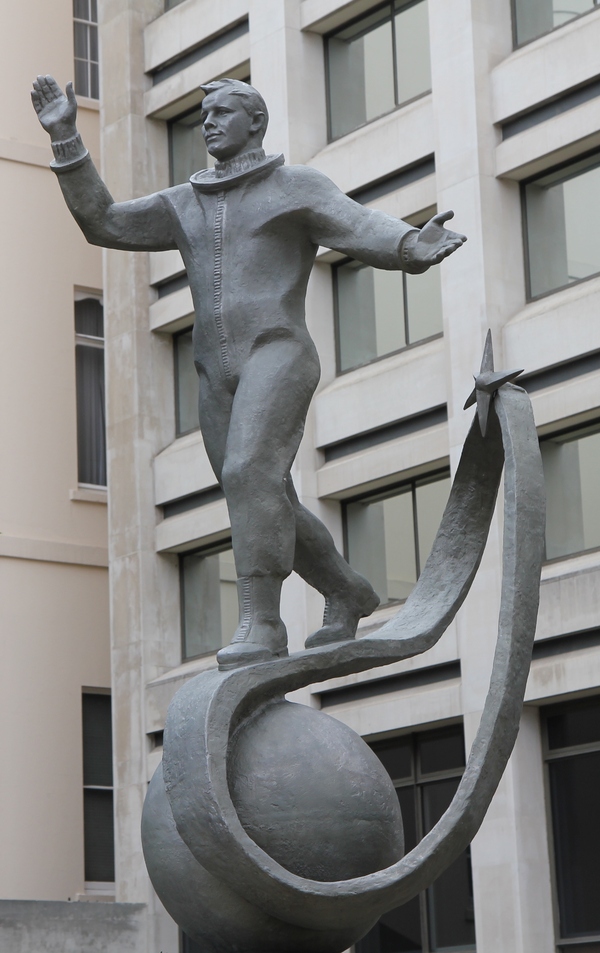Monument to Gagarin in London, suddenly someone has not seen. - Yuri Gagarin, Monument, London, Космонавты, Peter 1, Longpost, Peter I