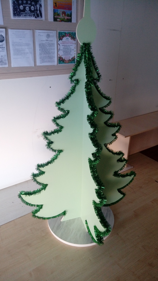 Вот такую елку поставили на работе