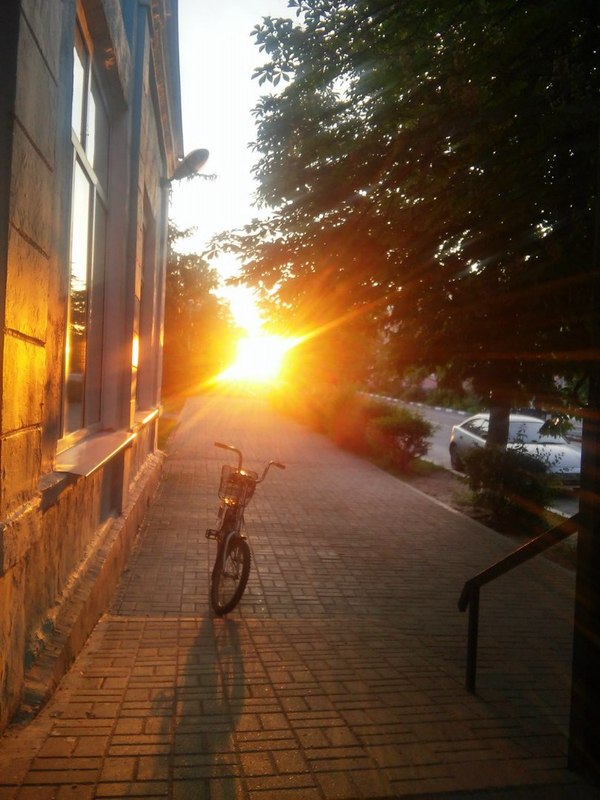 Waiting for the owner. - A bike, Loneliness, deserted street