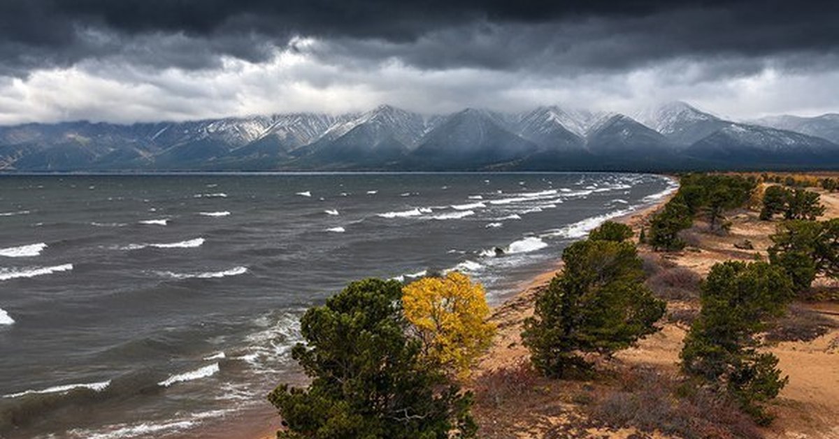 Нормально море. Озеро Байкал Бурятия. Сибирское море Байкал. Природа Бурятии Чивыркуйский залив. Пейзаж Баргузинский залив.