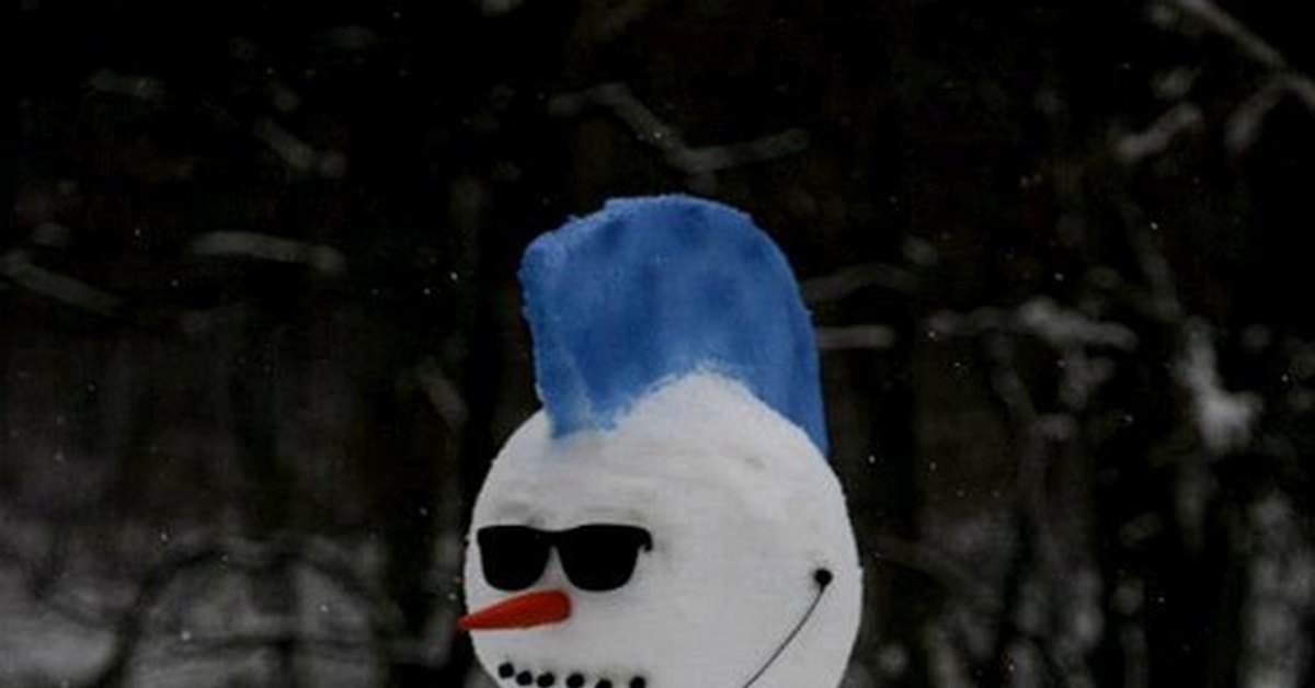 Смех снеговика. Смеющийся снеговик. Необычные снеговики из снега. Снеговик стикер. Снеговики.