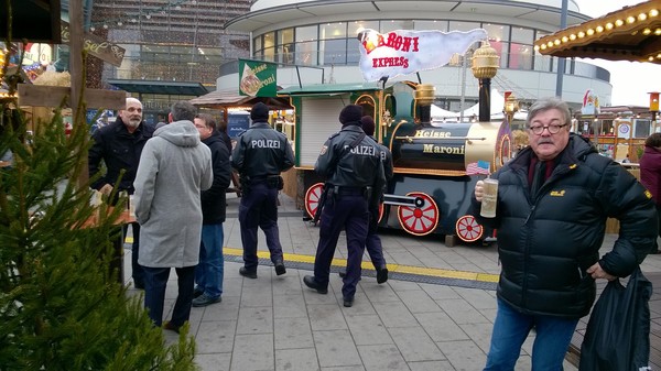 Police at the Christmas market in Ludwigshafen - My, Germany, Police, , Patrol