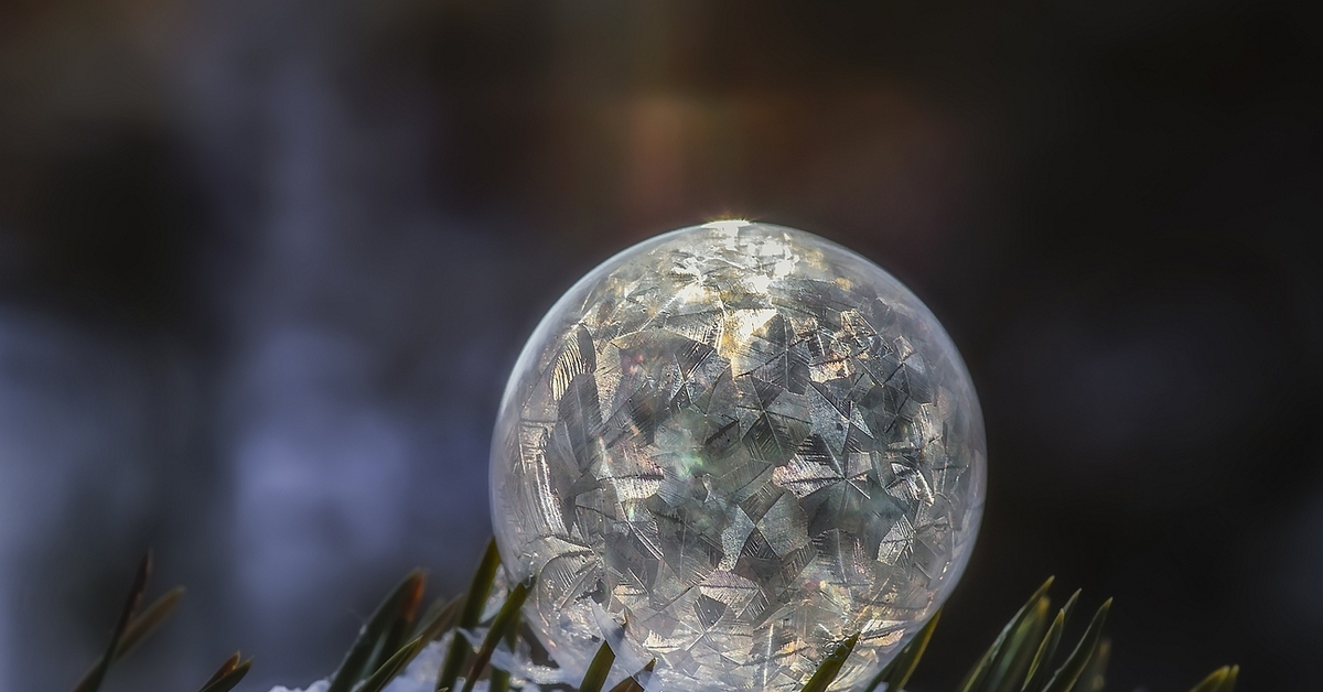 Мыльный пузырь на морозе фото