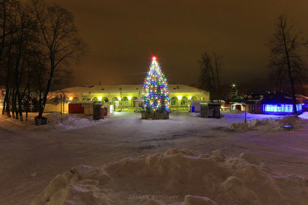 And we put such a Christmas tree)) Vyshny Volochek - New Year, Christmas trees, Night, City center, Vyshny Volochek