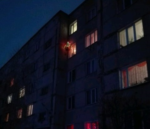 Nothing unusual, just a Christmas tree on the fourth floor - Russia, New Year, Nothing unusual