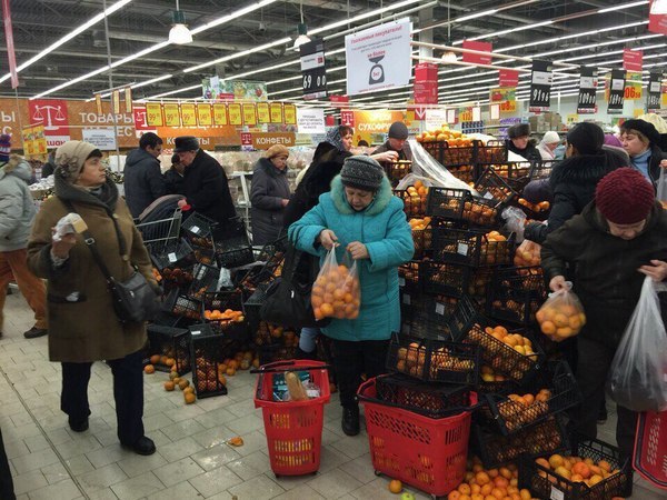 Мандарины выживали, как могли... - Машина, Мандарины, Маркет, Ашан, Новый Год