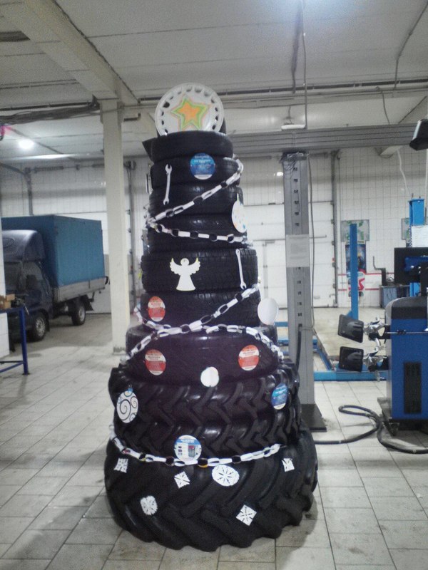 Our Tree in tire fitting - My, New Year, Christmas trees, , Tire service