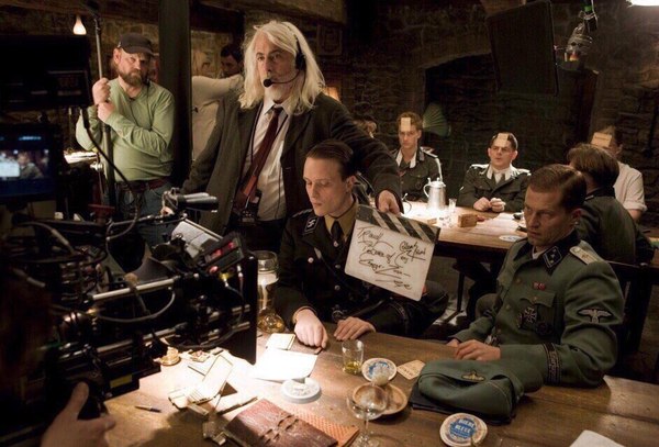 На съемках фильма Квентина Тарантино "Бесславные ублюдки" Бесславные ублюдки (фильм), Квентин Тарантино, Фильмы, Съемки, Брэд Питт, Кристоф Вальц, Длиннопост