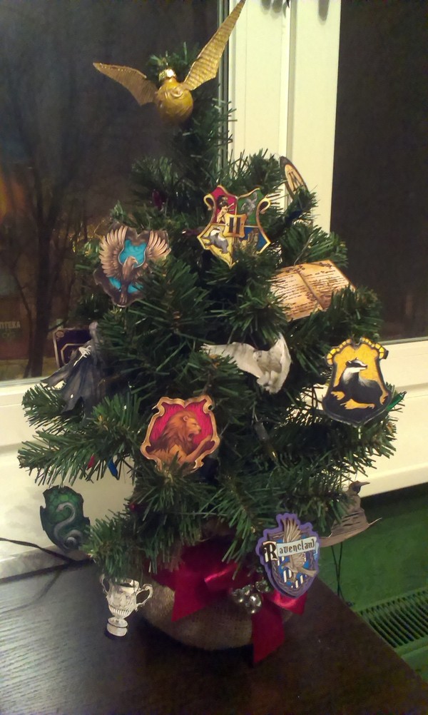 When there are no suitable decorations, but you still want a Christmas tree (3) - Christmas trees, My, Harry Potter, 2017, New Year