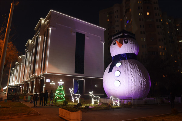 A 14-meter snowman was installed in Tashkent - , In Moscow, , Longpost, Snow