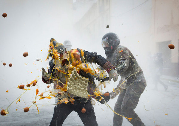 Enfarinats - The Battle of Flour and Eggs in Spain - , Battle, , Eggs, Spain, Longpost