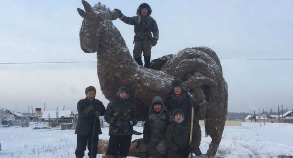 A giant dung rooster has taken the internet by storm - Rooster, Giants, Manure, Internet, Conquest, Symbol, 2017, Yakutia, Symbols and symbols