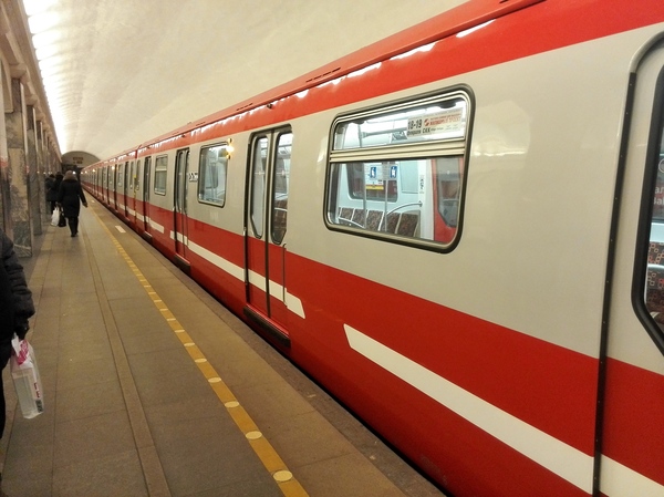 They gave me a look, but they didn't let me inside... - My, Metro, Saint Petersburg, Red, A train