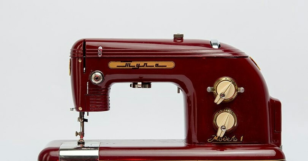 Швейная машинка тамбов. Швейная машинка 1950х. Швейная машинка Тула 1960. Советская швейная машинка Тула. Швейная машина Кайзер.