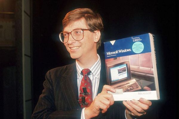 Bill Gates introduces Windows 1.0, November 20, 1985, USA - Bill Gates, Windows, Photo