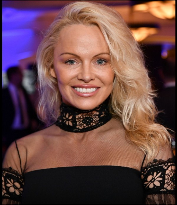 The new face of Pamela Anderson - , 