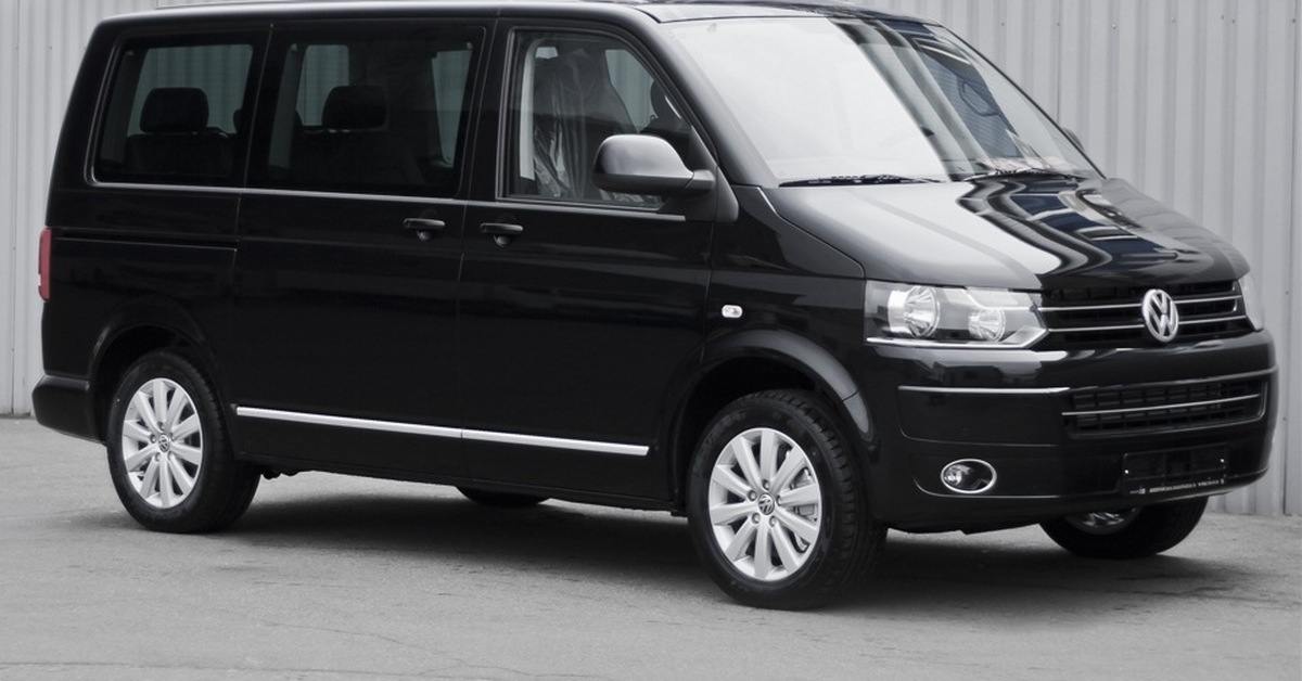 Черный бусик. Volkswagen Multivan t5 Black. Фольксваген Мультивен черный 2018. Volkswagen Multivan t5 Black 2016. Фольксваген Мультивен 2017 черный.