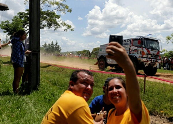 Find the smart person in the photo - Truck, Safety, Rally