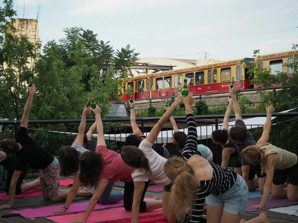 beer yoga - Beer, Yoga