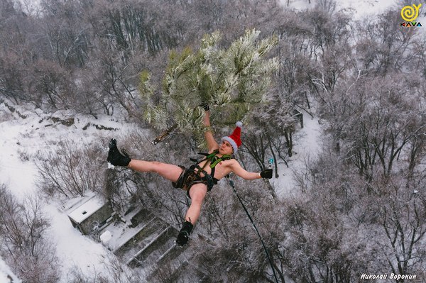 I don't know why I'm doing this, but I've been doing it for 5 years!) - My, Why, Christmas trees, Extreme, Rope jumping, Fun, Traditions, 2017, New Year, Longpost