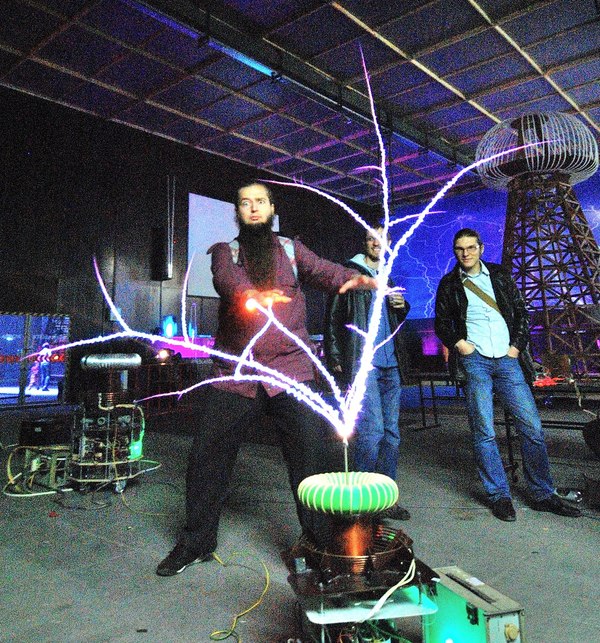 Only the Sith make everything absolute! - My, Tesla coil, Person, Lightning, Not photoshop, 