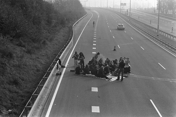 A picnic on the highway during the 1973 oil crisis. - Highway, Picnic, A crisis