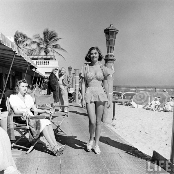 Defiant outfit, Florida, 1940. - Girls, Past, The photo, Beach, Cloth, 20th century, USA, Old photo