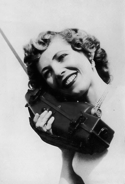 Oh, those cell phones from the middle of the last century ... - Girls, Telephone, Mobile phones, Radiocommunication, Advertising, 20th century