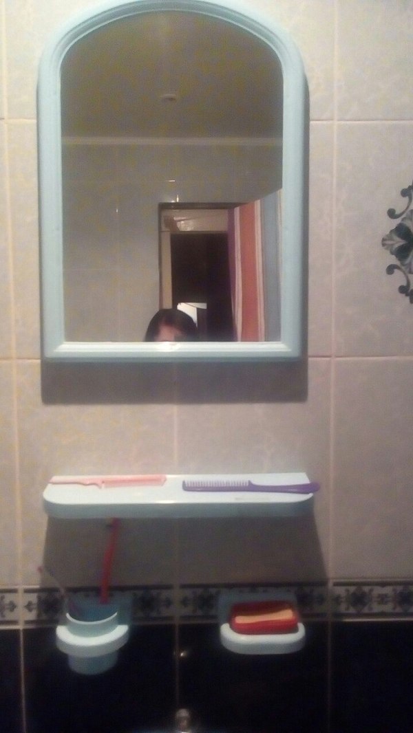 Problems of little people. Or when dad (190 cm tall) hangs a mirror. - My, Little people, Dad