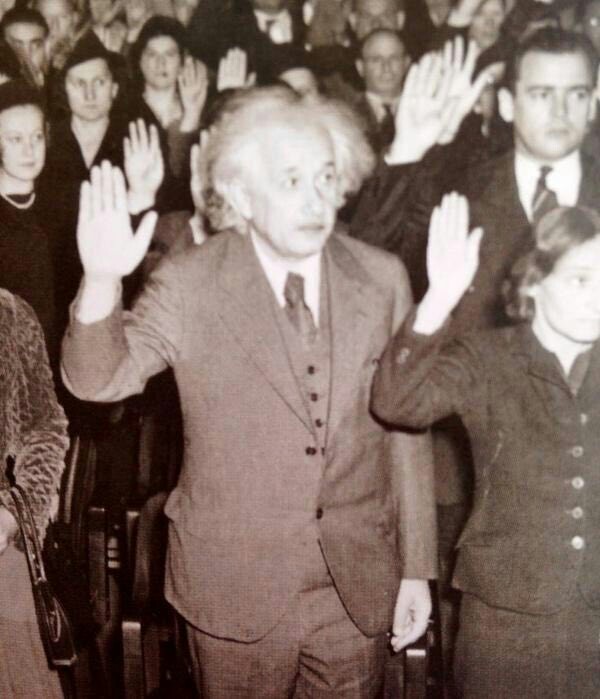 Albert Einstein becomes an American citizen. USA, 1940. - Oath, USA, Photostory, Tag, Albert Einstein