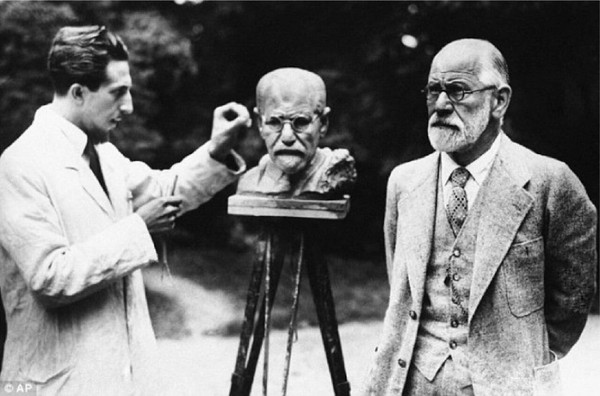 Sigmund Freud posing for the sculptor O. Nemov, 1931. - Freud, According to Freud, Posing, Sculpture