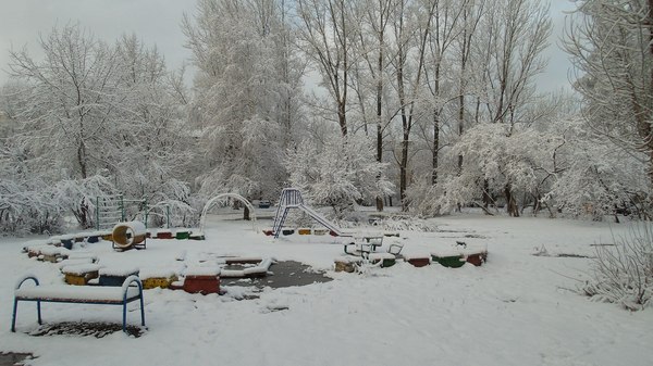 I took this photo on my way to work. - My, Snow, Winter, Playground, Permian