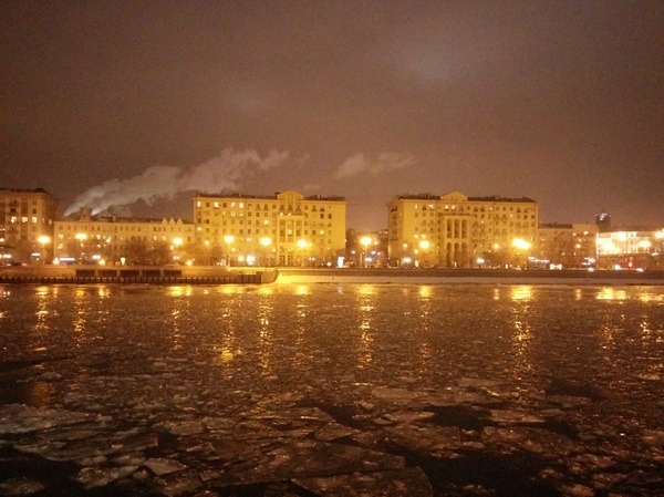 Интересные здания на набережной. - Моё, Архитектура, Москва, Парк Горького, Интересное