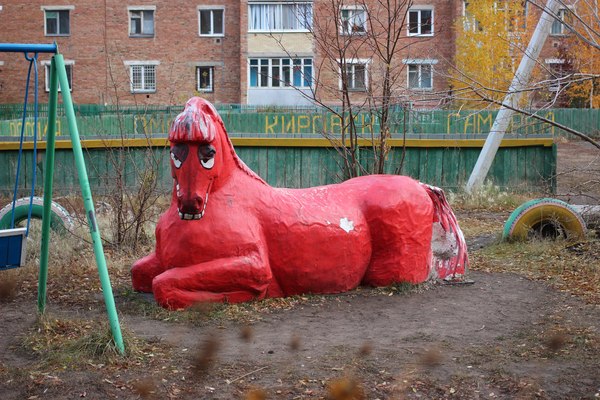 This horse knows what you want ;) - Horses, Russia, Yard art, The photo