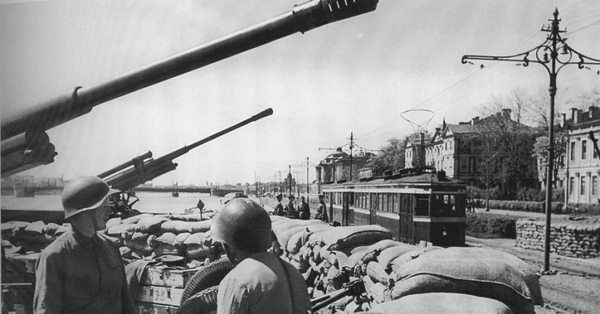 Когда фашисты окружили ленинград. Оборона блокадного Ленинграда. Зенитки на улицах блокадного Ленинграда.