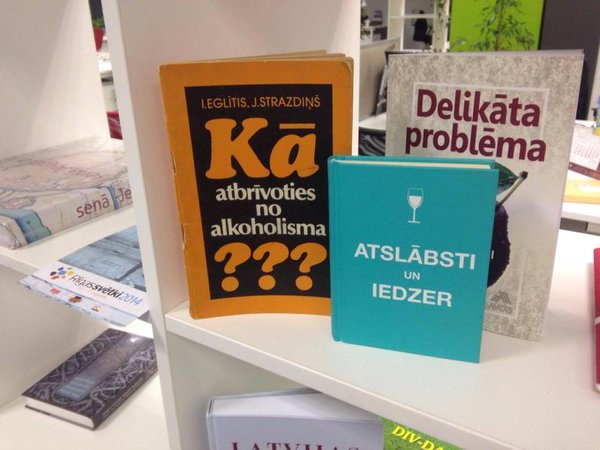 If there is a promotion in the store, these two books will be tied with a ribbon and sold for half the price - Books, The photo, Humor