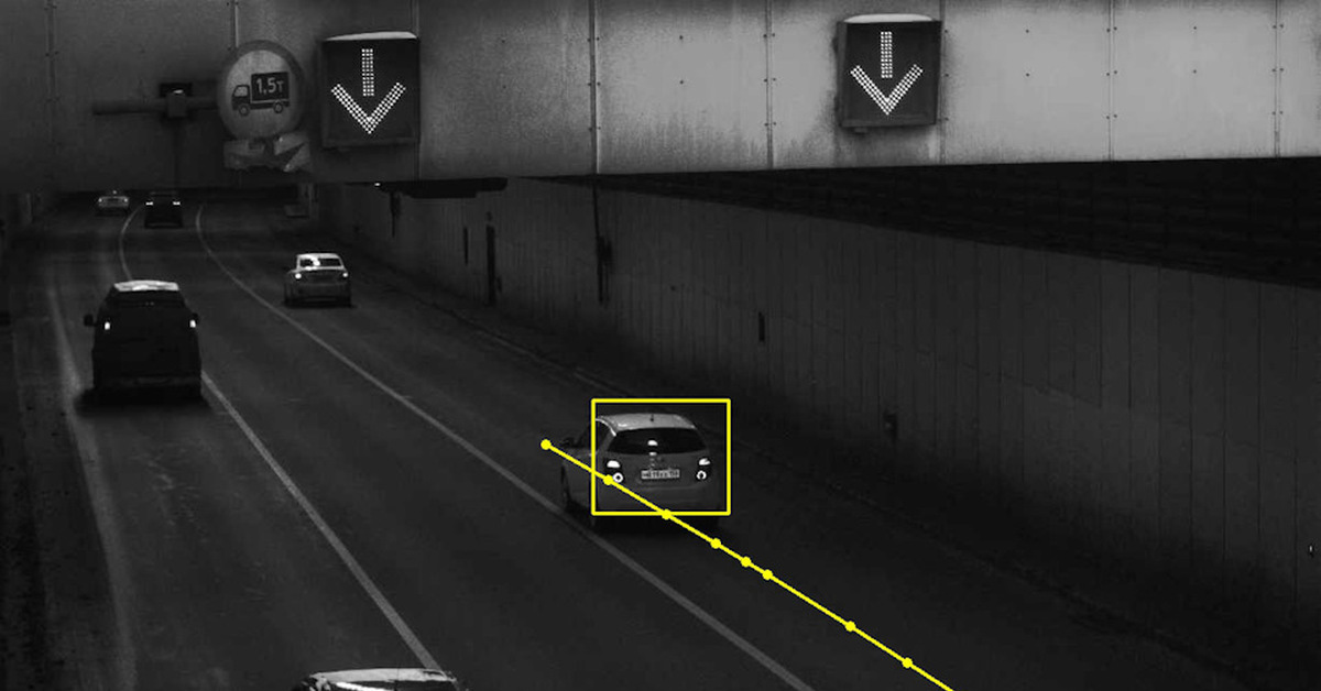 Камера видит экран. Камера на полосу Лефортовский тоннель. Камера контроля полосы. Камера на скорость. Камера контроля скорости и разметки.