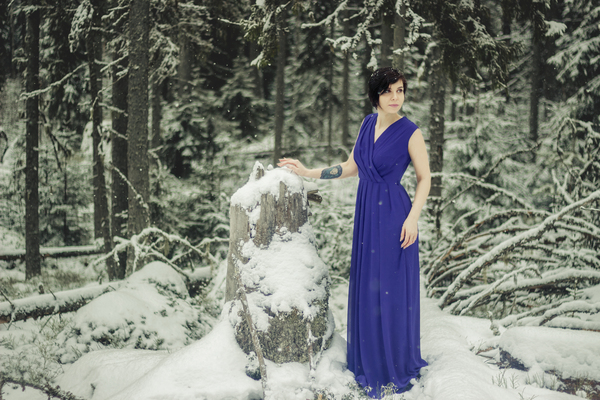 winter girl - My, Winter, Girls, Snow, The photo, The dress, Stump