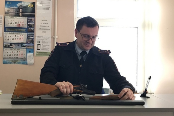 Пенсионерка нашла в пианино ружье, которое пролежало там почти 50 лет.