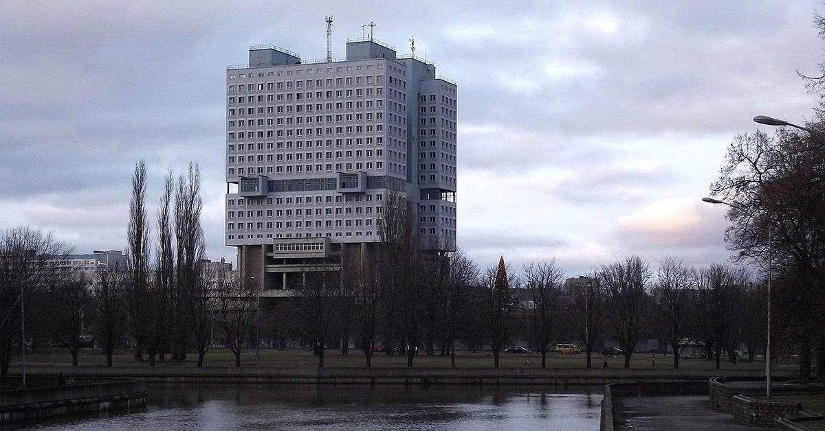 Дом советов фото. Дворец советов Калининград. Дом правительства Калининград. Дом советов Калининград 2000. Заброшенный дом советов в Калининграде.