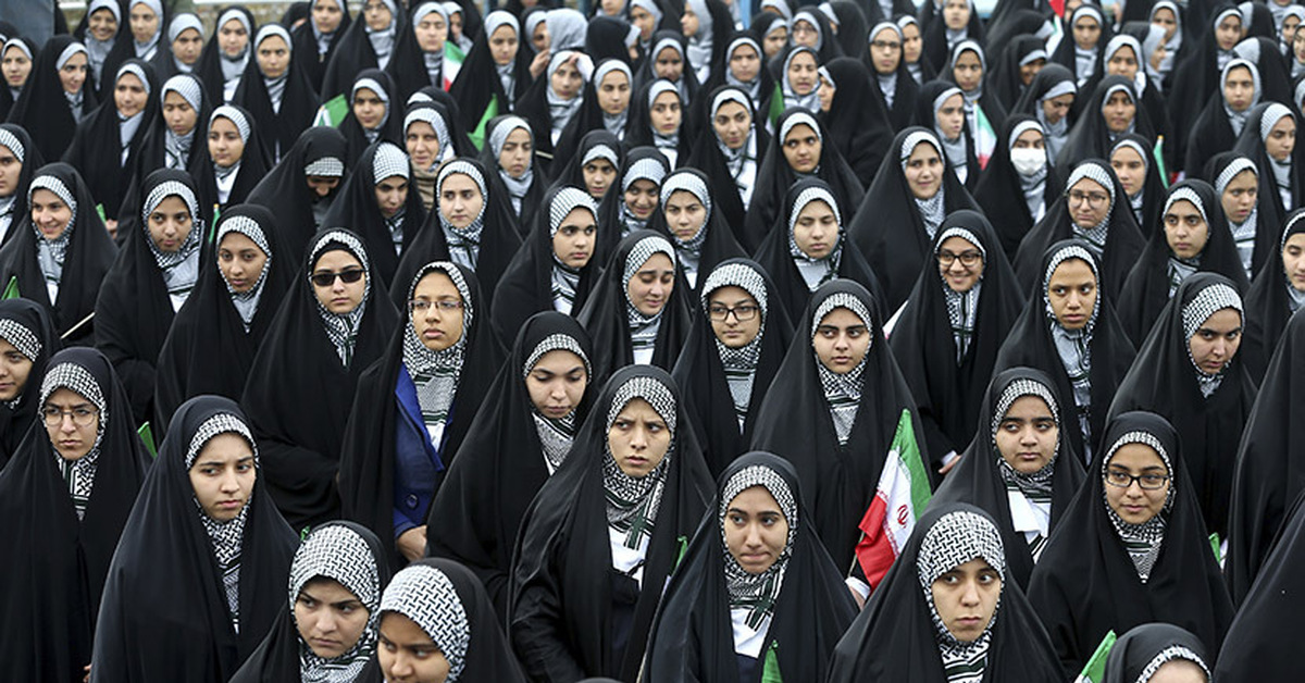 Мусульманская неделя. Иран Тегеран иранцы. Иран и иранцы и иранки. Исламизация Ирана. Современные женщины Ирана.