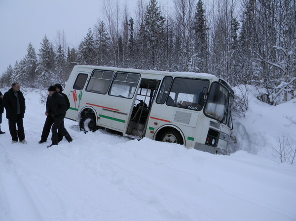 Приехали...Ехали мы на работу утром, водителю автобуса стало не хорошо и залетели мы в кювет, все живы здоровы никто не пострадал! - Моё, ДТП, Авария, Российские дороги, Автобус