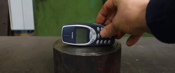 Легендарный телефон Nokia 3310 выпустят снова! Его даже время не смогло убить.