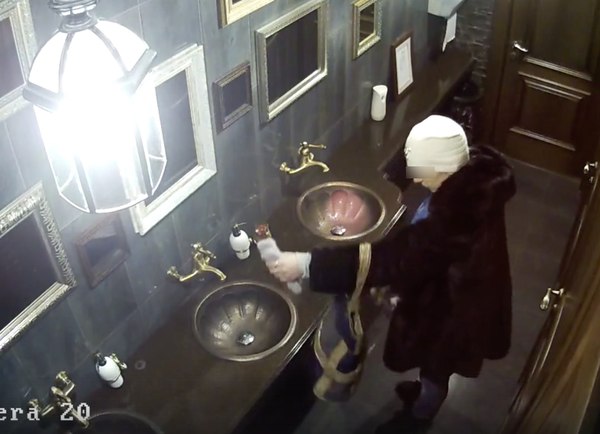 Девушка украла туалетные принадлежности в тюменском ресторане