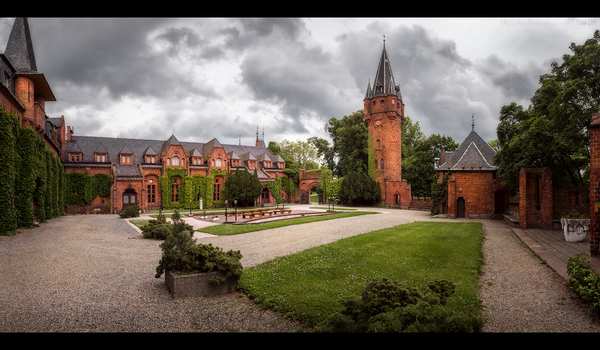 Red Castle. - My, The photo, Lock, Czech, Olomouc, Architecture, Rain, Панорама