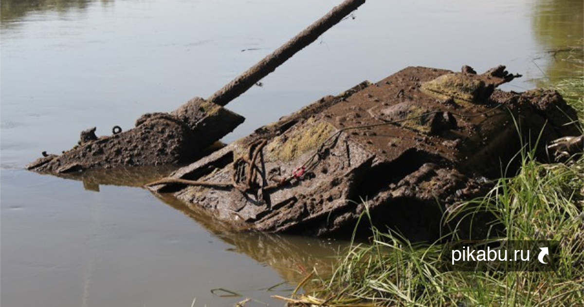 Танк утонул. Танк т-34-76 поднятый со дна реки Дон. Т 34 из болота. Т 34 из реки Дон. Затонувшие танки в болотах.