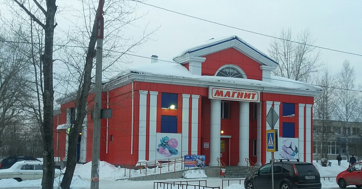 Окно в стиле ретро. Бутик шанель в париже. Магазины в старых зданиях. Магазины в старых зданиях. Английский магазинчик.